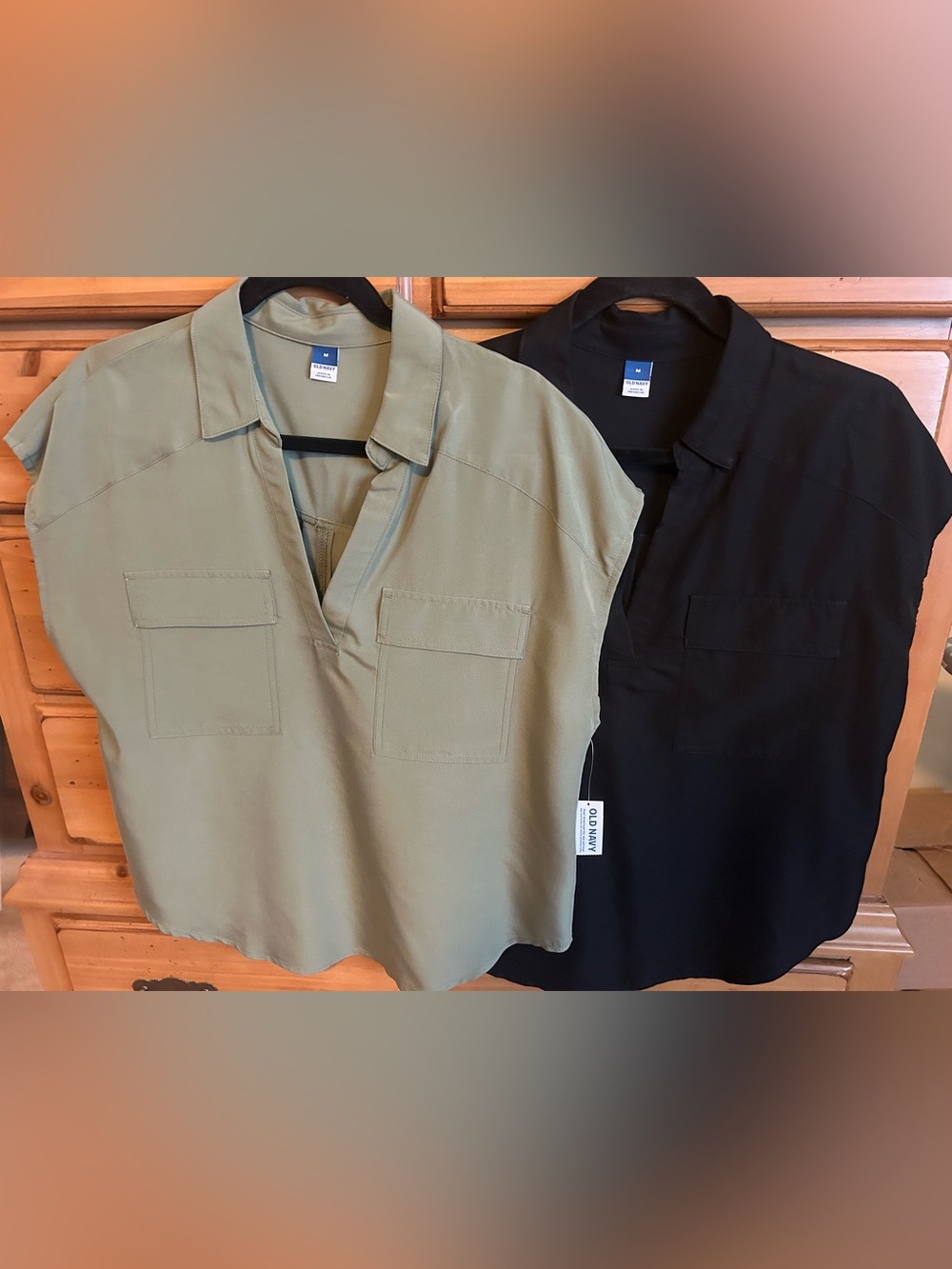 Old Navy (2) Relaxed Short Sleeve Tops. Olive & Black Size Medium